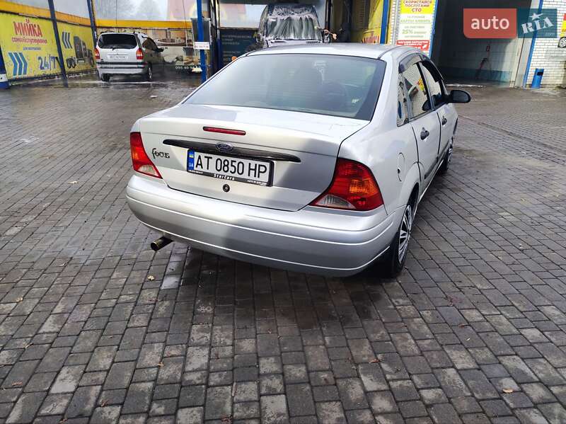 Седан Ford Focus 2003 в Долине