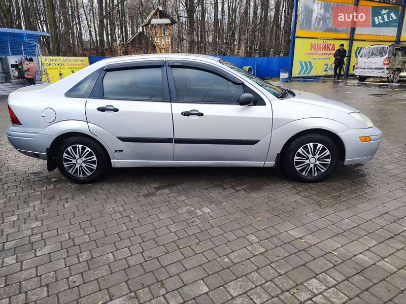 Седан Ford Focus 2003 в Долине
