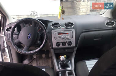 Хэтчбек Ford Focus 2010 в 