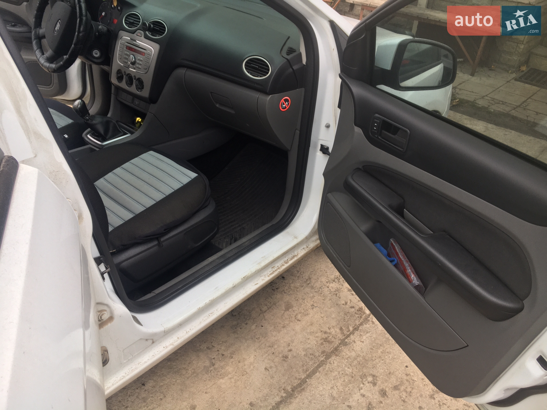 2010 Ford Focus - мініатюра 6