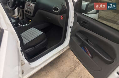 Хэтчбек Ford Focus 2010 в 