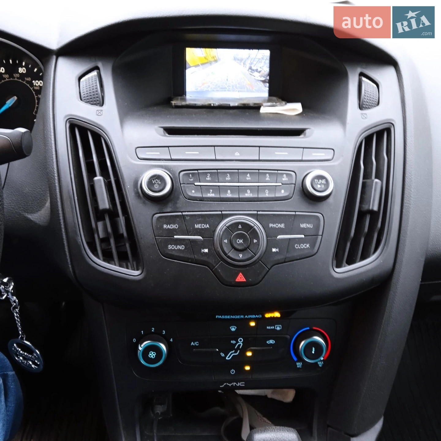 Ford Focus 2016 VIN 1FADP3E29GL273963 фото оголошення 3 з 8