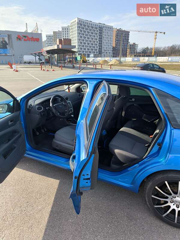 Хэтчбек Ford Focus 2005 в Киеве