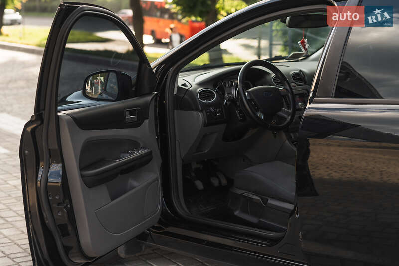 Хэтчбек Ford Focus 2010 в Львове фото 6 Хэтчбек Ford Focus 2010 в Львове