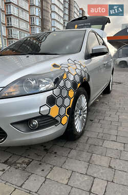 Хэтчбек Ford Focus 2010 в 