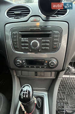Хэтчбек Ford Focus 2010 в 