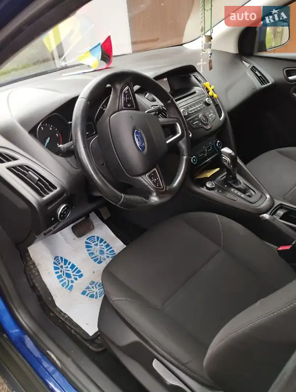 Хэтчбек Ford Focus 2015 в 