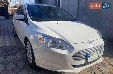 Хэтчбек Ford Focus 2012 в 