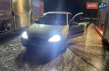 Хетчбек Ford Focus 2000 в Ужгороді