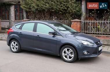 Хэтчбек Ford Focus 2011 в 