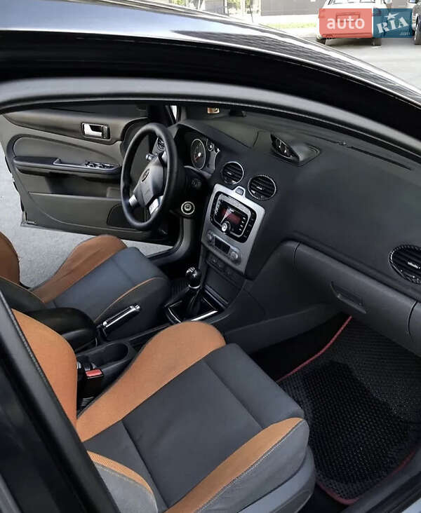 Хэтчбек Ford Focus 2006 в Киеве