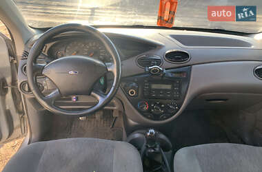 Хэтчбек Ford Focus 1999 в 