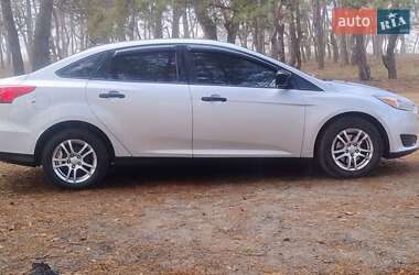 Седан Ford Focus 2015 в 