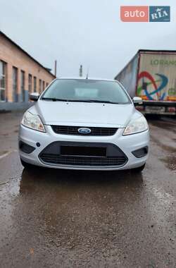 Хэтчбек Ford Focus 2010 в 