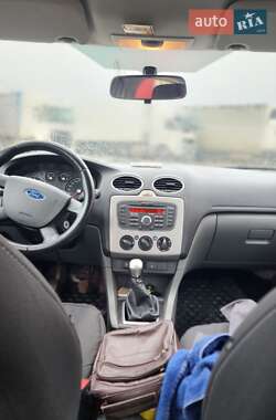 Хэтчбек Ford Focus 2010 в 