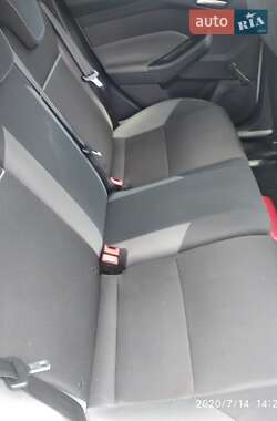 Хэтчбек Ford Focus 2012 в 