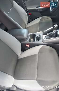 Хэтчбек Ford Focus 2012 в 