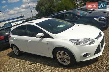 Хэтчбек Ford Focus 2012 в 