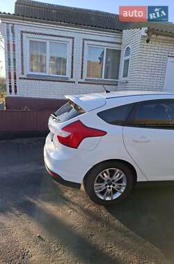 Хэтчбек Ford Focus 2012 в 