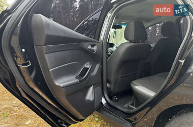 Хэтчбек Ford Focus 2013 в 