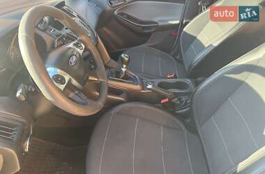 Хэтчбек Ford Focus 2011 в 