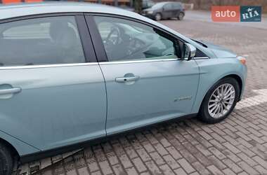 Хэтчбек Ford Focus 2012 в 