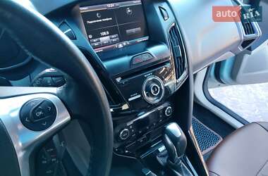 Хэтчбек Ford Focus 2012 в 