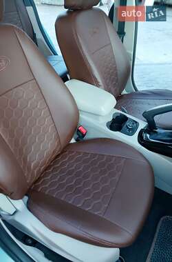 Хэтчбек Ford Focus 2012 в 