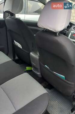 Хэтчбек Ford Focus 2011 в 