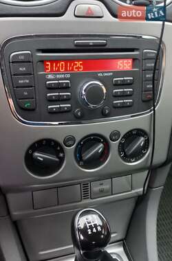 Хэтчбек Ford Focus 2011 в 