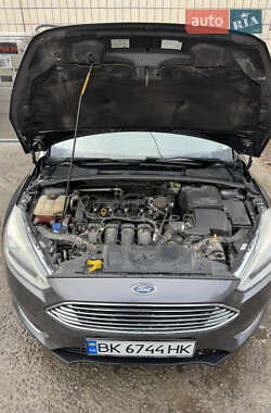 Хэтчбек Ford Focus 2015 в 