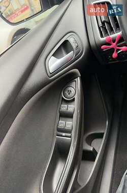 Хэтчбек Ford Focus 2015 в 