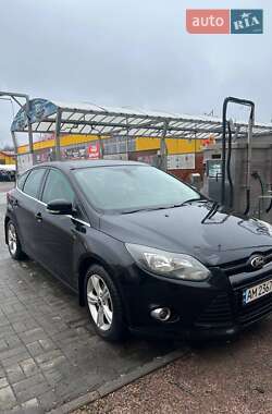 Хэтчбек Ford Focus 2011 в 