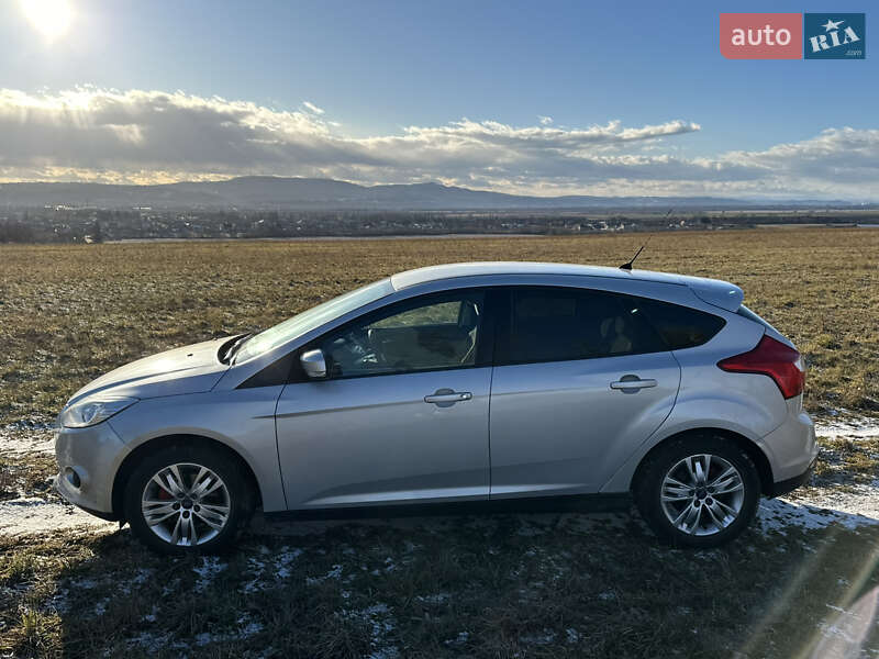 Хэтчбек Ford Focus 2011 в Черновцах