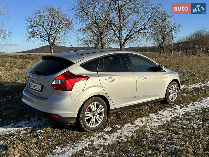 Хэтчбек Ford Focus 2011 в Черновцах