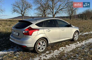 Хэтчбек Ford Focus 2011 в 