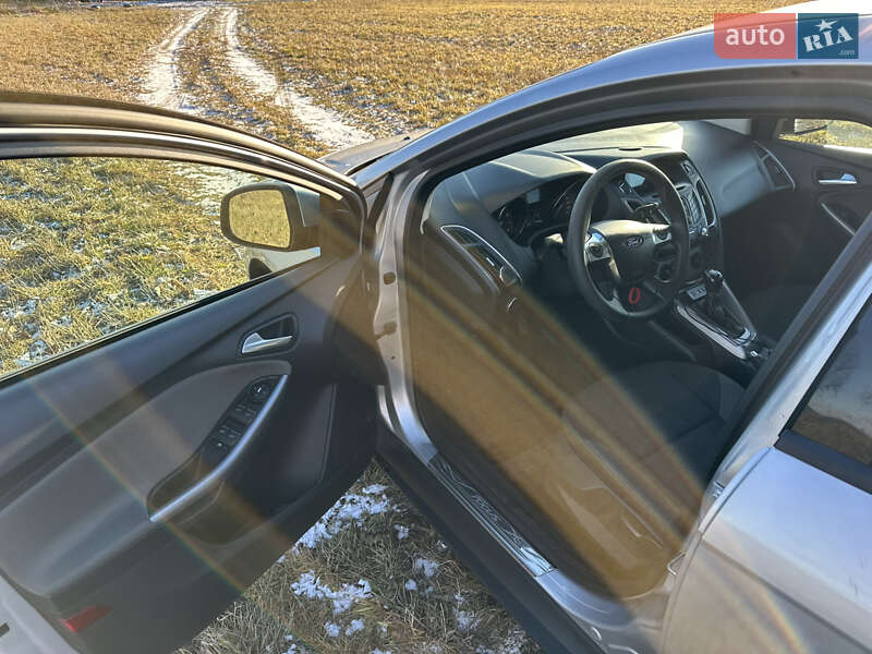 Хэтчбек Ford Focus 2011 в Черновцах