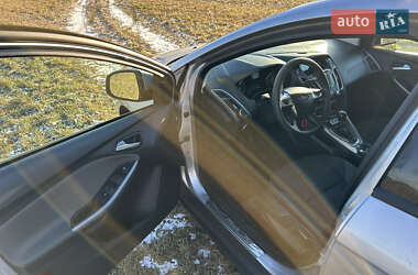 Хэтчбек Ford Focus 2011 в 