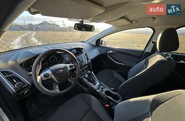 Хэтчбек Ford Focus 2011 в 