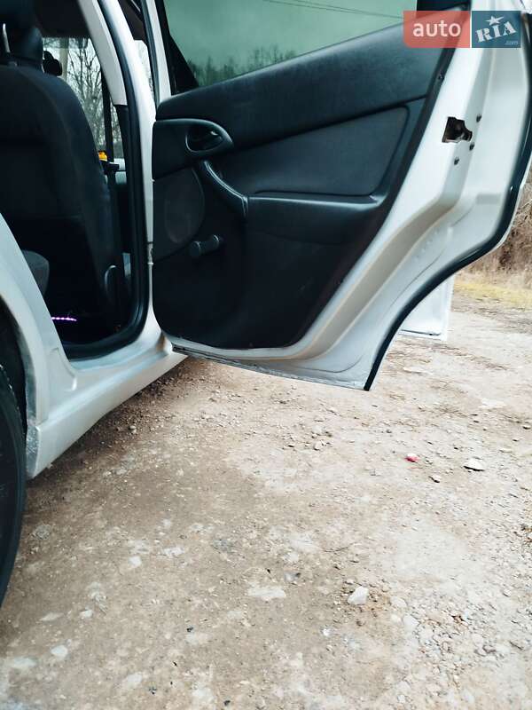 Седан Ford Focus 2002 в Могилев-Подольске
