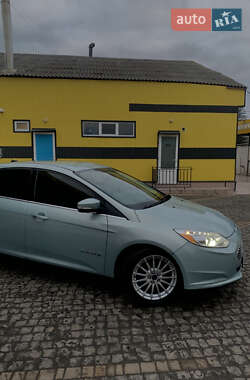 Хэтчбек Ford Focus 2013 в 