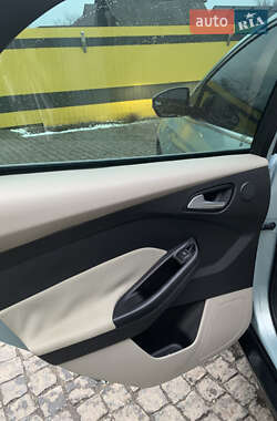 Хэтчбек Ford Focus 2013 в 