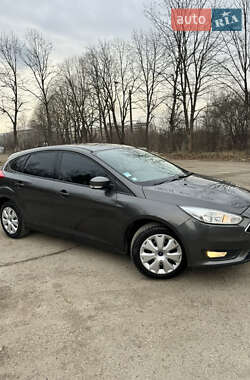Хэтчбек Ford Focus 2015 в 