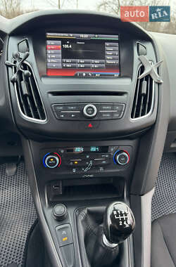 Хэтчбек Ford Focus 2015 в 