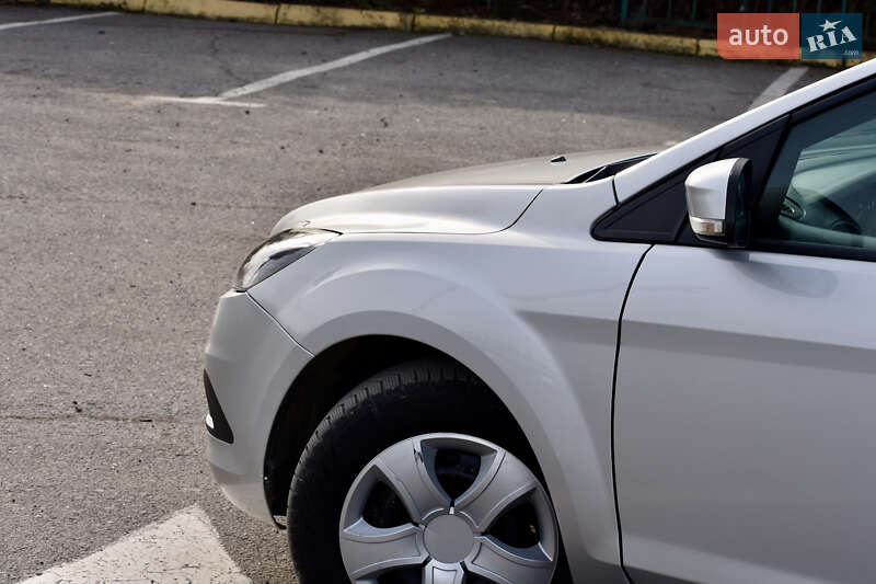 Хетчбек Ford Focus 2010 в 