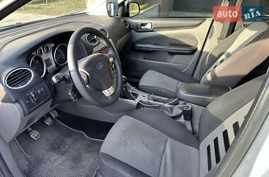 Хэтчбек Ford Focus 2010 в 