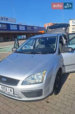 Хэтчбек Ford Focus 2005 в 