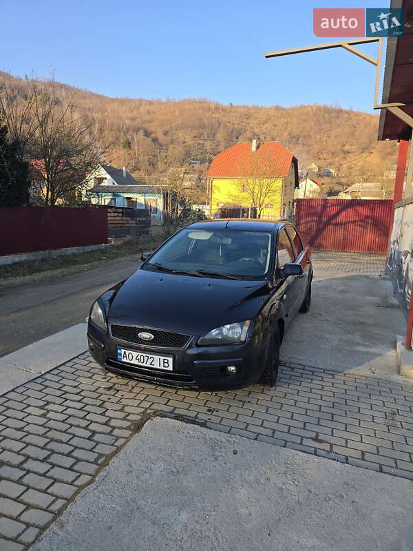 Хэтчбек Ford Focus 2007 в 