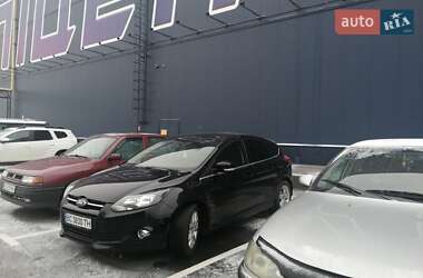 Хэтчбек Ford Focus 2011 в 