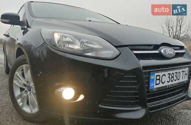 Хэтчбек Ford Focus 2011 в 